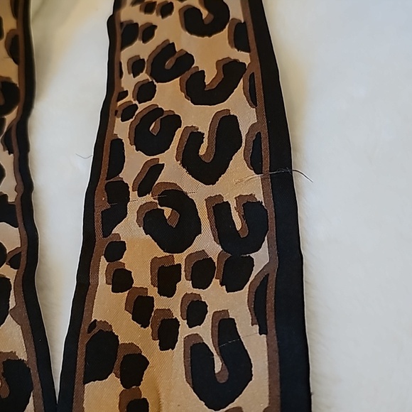 Louis Vuitton Twilly Scarf - Picture 2 of 4